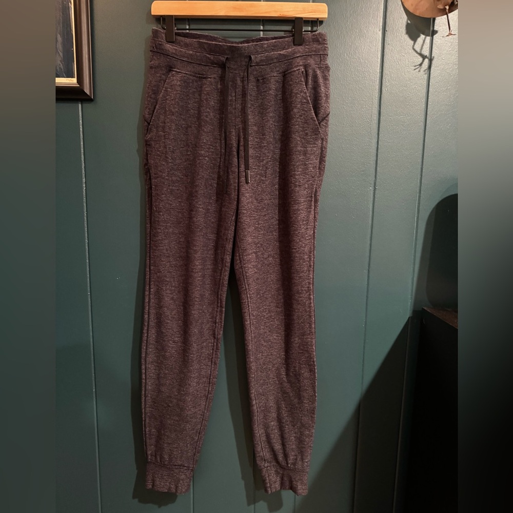 Lululemon charcoal grey joggers